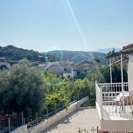 8 Homes * Κατομέρι