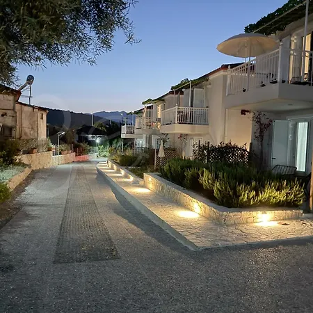 8 Homes * Κατομέρι