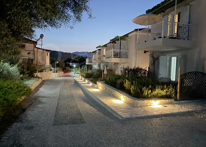 8 Homes * Katomerion